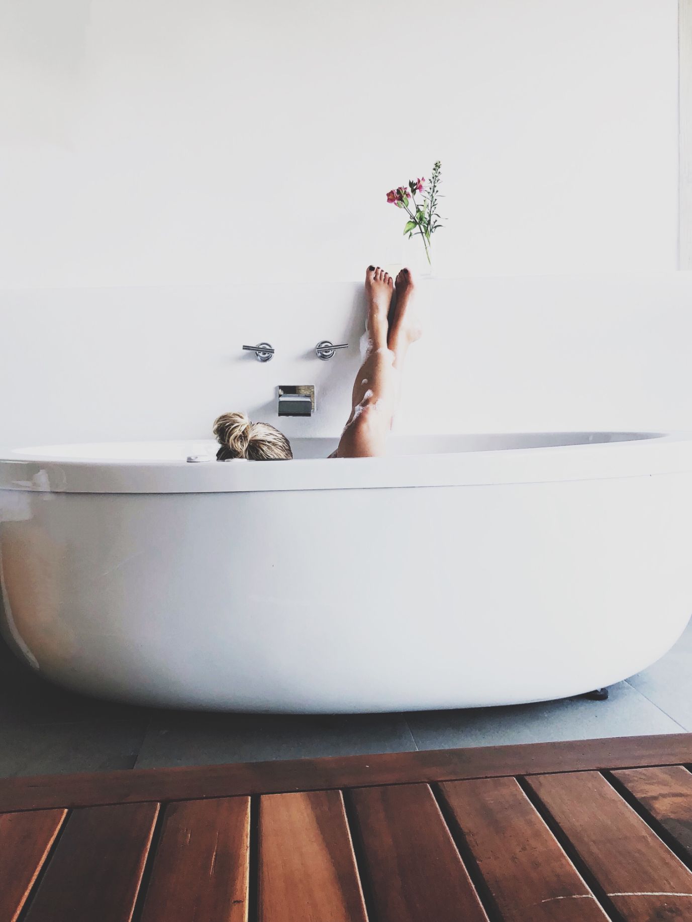 difference between reglazing and refinishing a tub